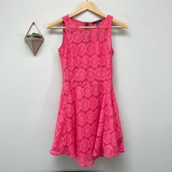 🌷5/$20🌷 Fishbowl Pink Crochet Dress - Picture 1 of 8